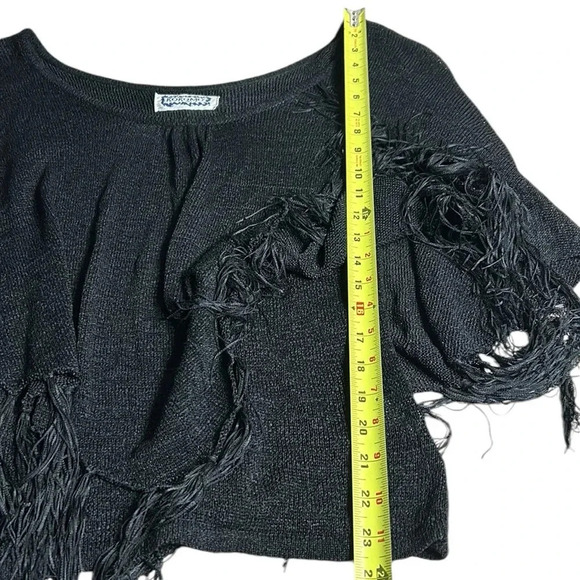 VTG KOKOMO. poncho sweater ,fringes,sheer,loose knit,PTP 16” to  23”,one size - Picture 9 of 16